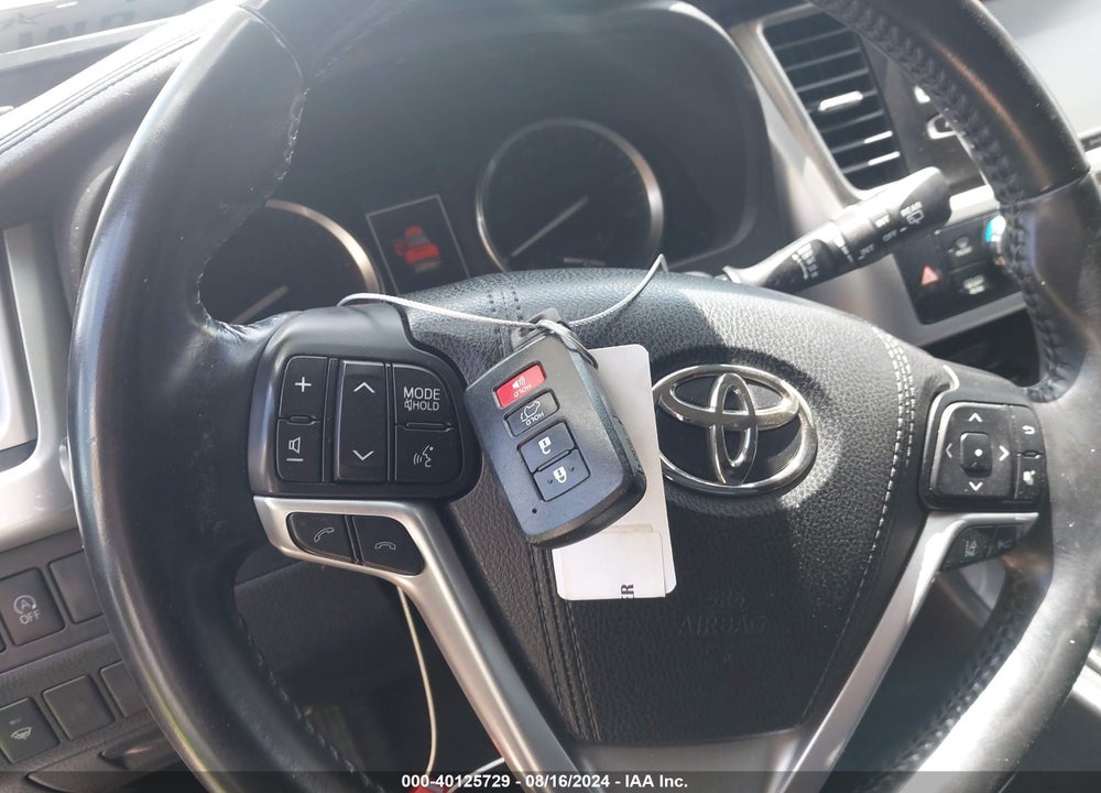 2017 TOYOTA HIGHLANDER SE VIN: 5TDKZRFH9HS509545