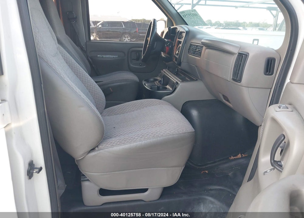 2001 CHEVROLET EXPRESS VIN: 1GAHG39G711175768