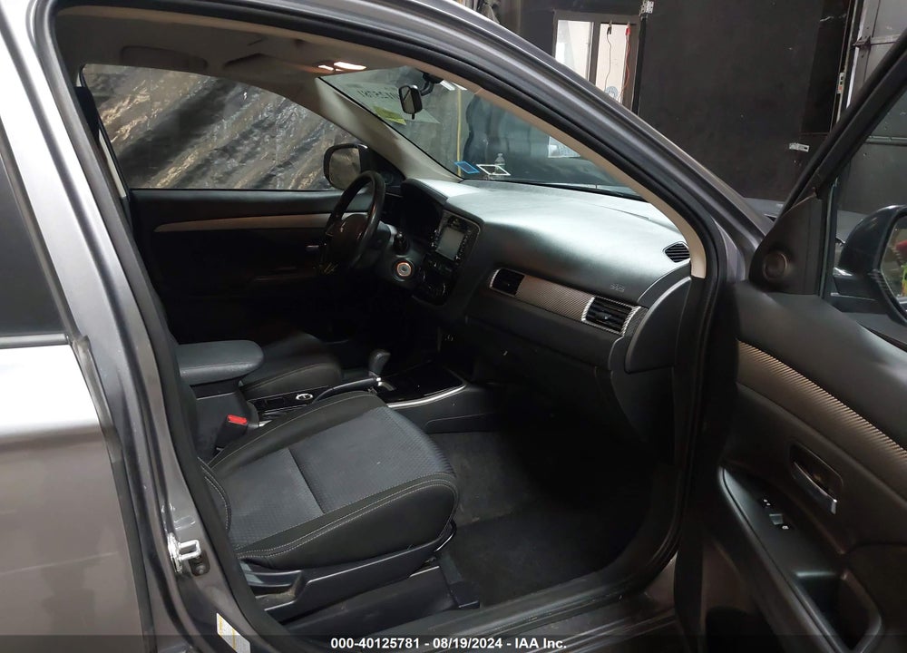 2017 MITSUBISHI OUTLANDER ES VIN: JA4AZ2A32HZ049037