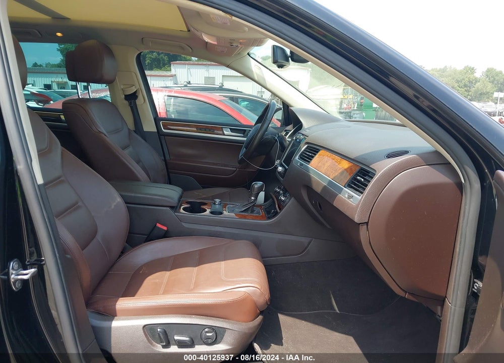 2013 VOLKSWAGEN TOUAREG VR6 LUX VIN: WVGEF9BP6DD001585