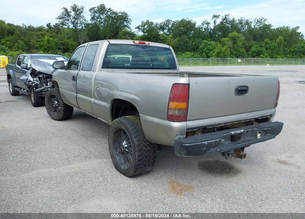 2000 CHEVROLET SILVERADO 1500 LS VIN: 1GCEC19W9YZ294404