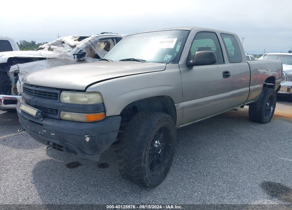 2000 CHEVROLET SILVERADO 1500 LS VIN: 1GCEC19W9YZ294404
