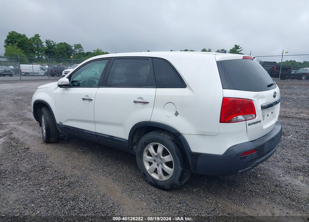 2011 KIA SORENTO LX VIN: 5XYKTCA12BG011782
