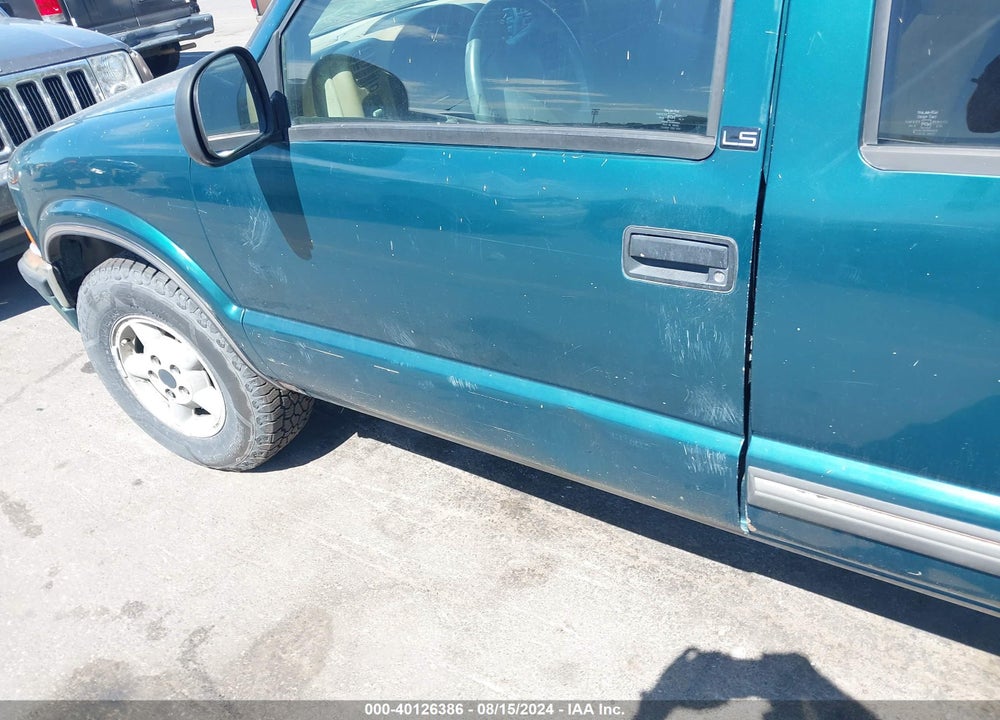 1998 CHEVROLET BLAZER LS VIN: 1GNDT13W2W2164949