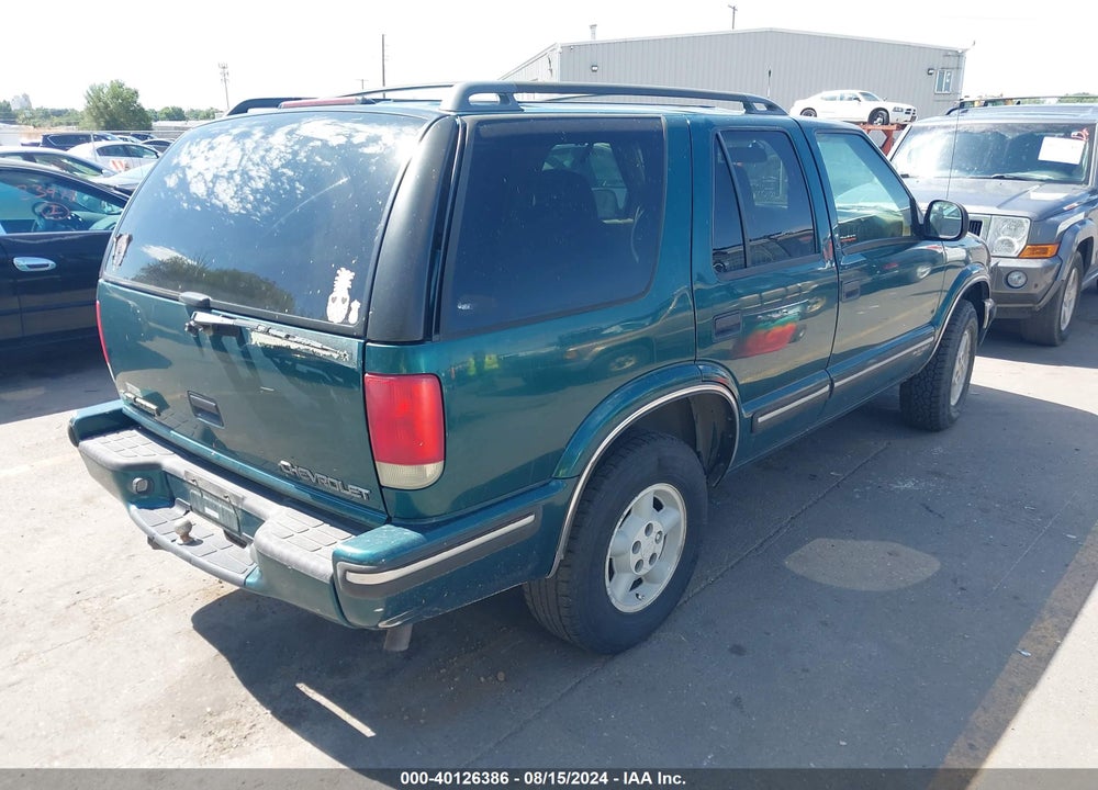 1998 CHEVROLET BLAZER LS VIN: 1GNDT13W2W2164949