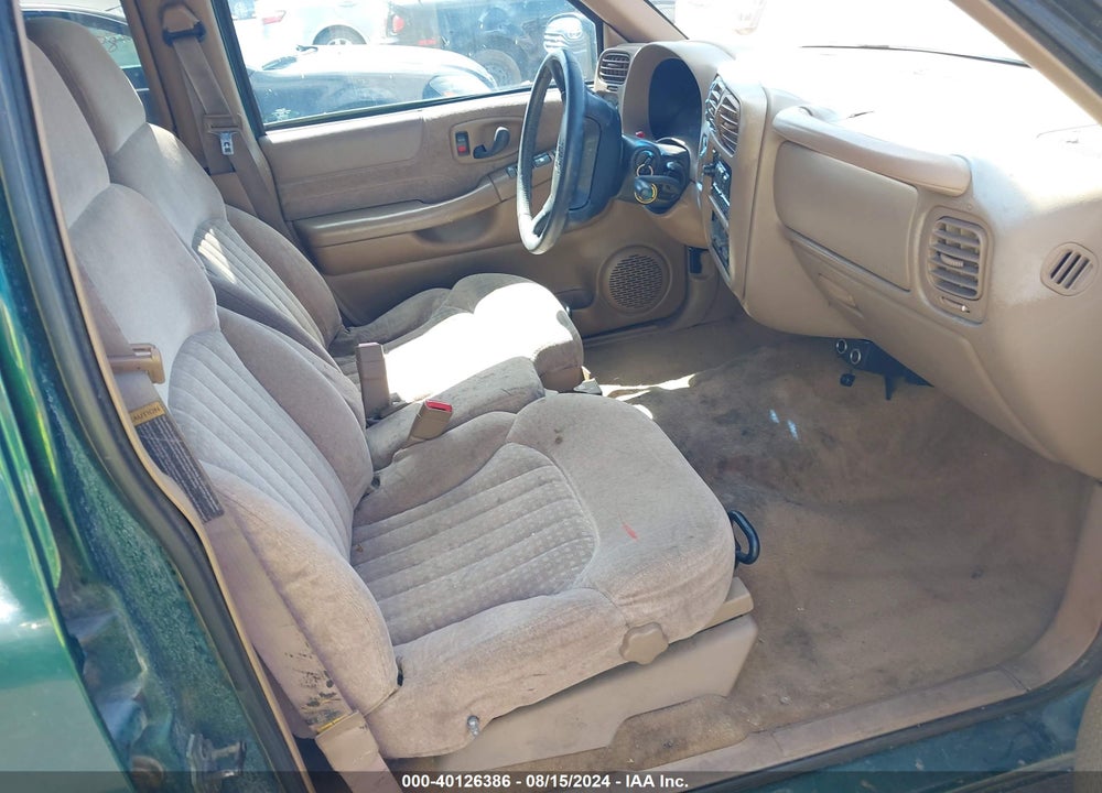 1998 CHEVROLET BLAZER LS VIN: 1GNDT13W2W2164949