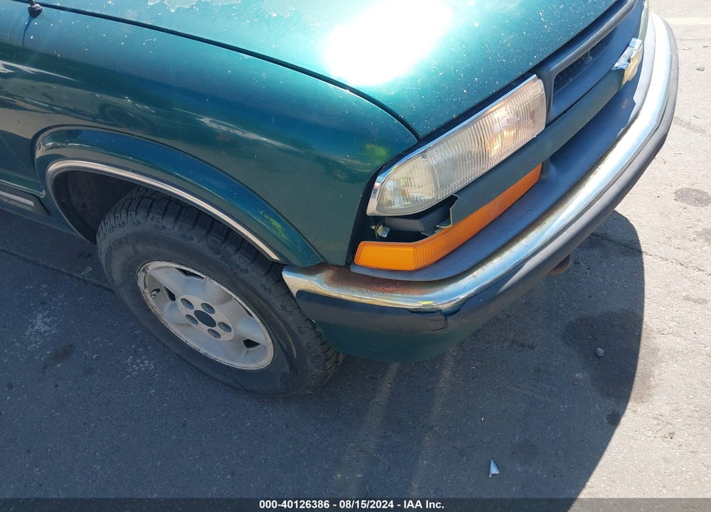 1998 CHEVROLET BLAZER LS VIN: 1GNDT13W2W2164949