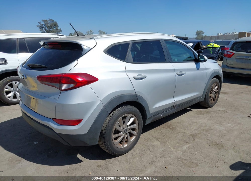 2016 HYUNDAI TUCSON SE VIN: KM8J33A47GU137014