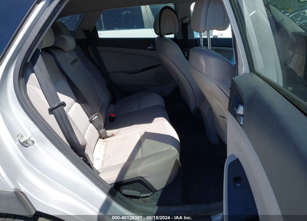 2016 HYUNDAI TUCSON SE VIN: KM8J33A47GU137014