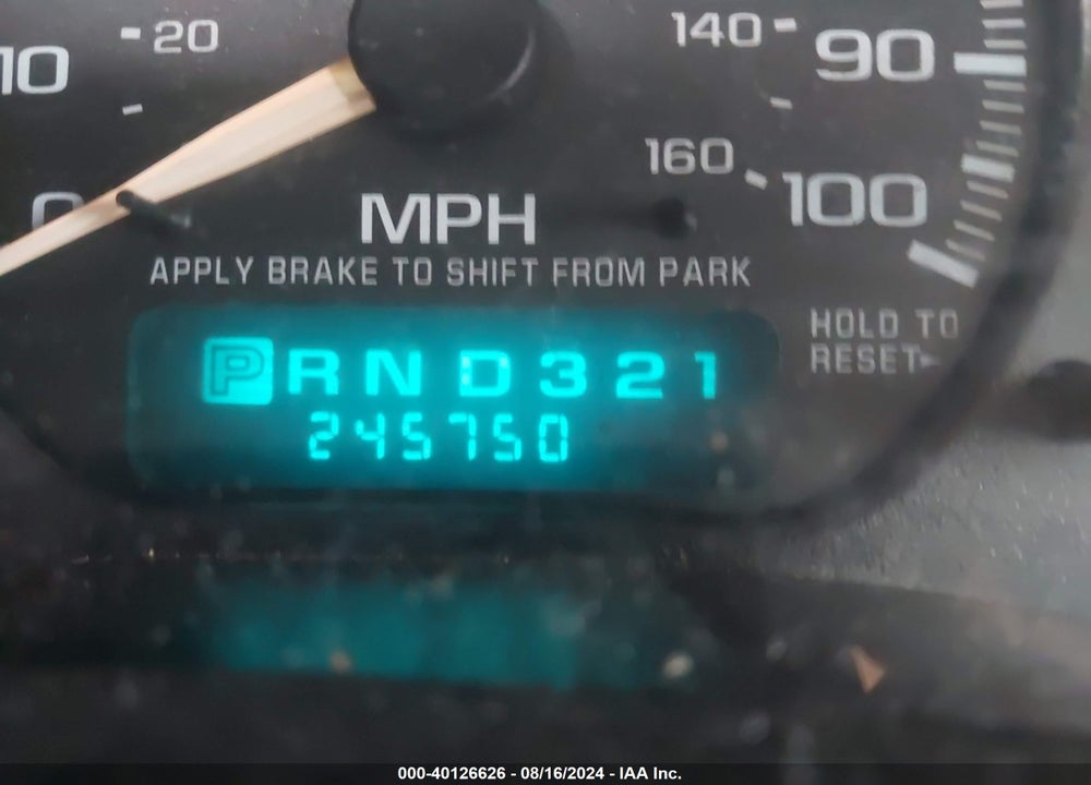 2000 GMC YUKON XL 1500 SLT VIN: 3GKFK16T2YG137982