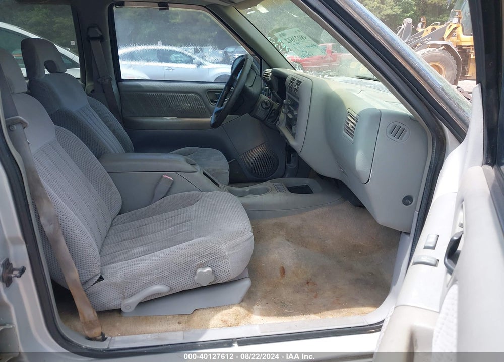 1996 CHEVROLET BLAZER VIN: 1GNCS13WXT2104119