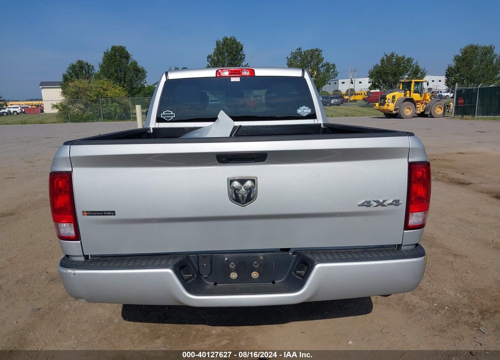 2019 RAM 1500 CLASSIC EXPRESS QUAD CAB 4X4 6'4 BOX VIN: 1C6RR7FG2KS517387