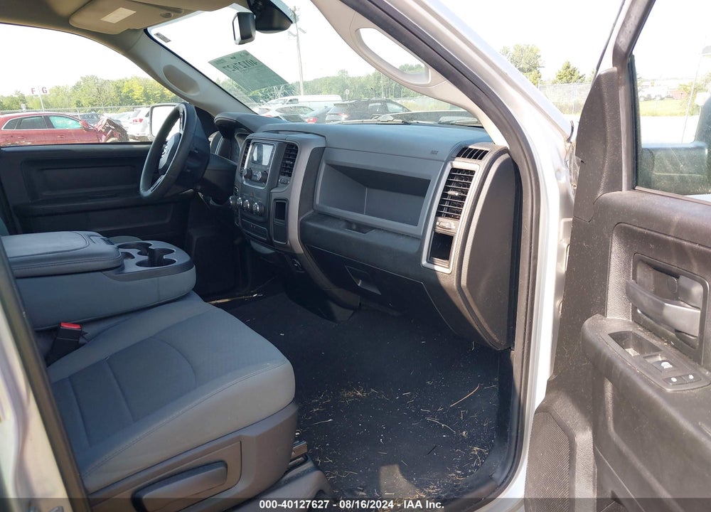 2019 RAM 1500 CLASSIC EXPRESS QUAD CAB 4X4 6'4 BOX VIN: 1C6RR7FG2KS517387