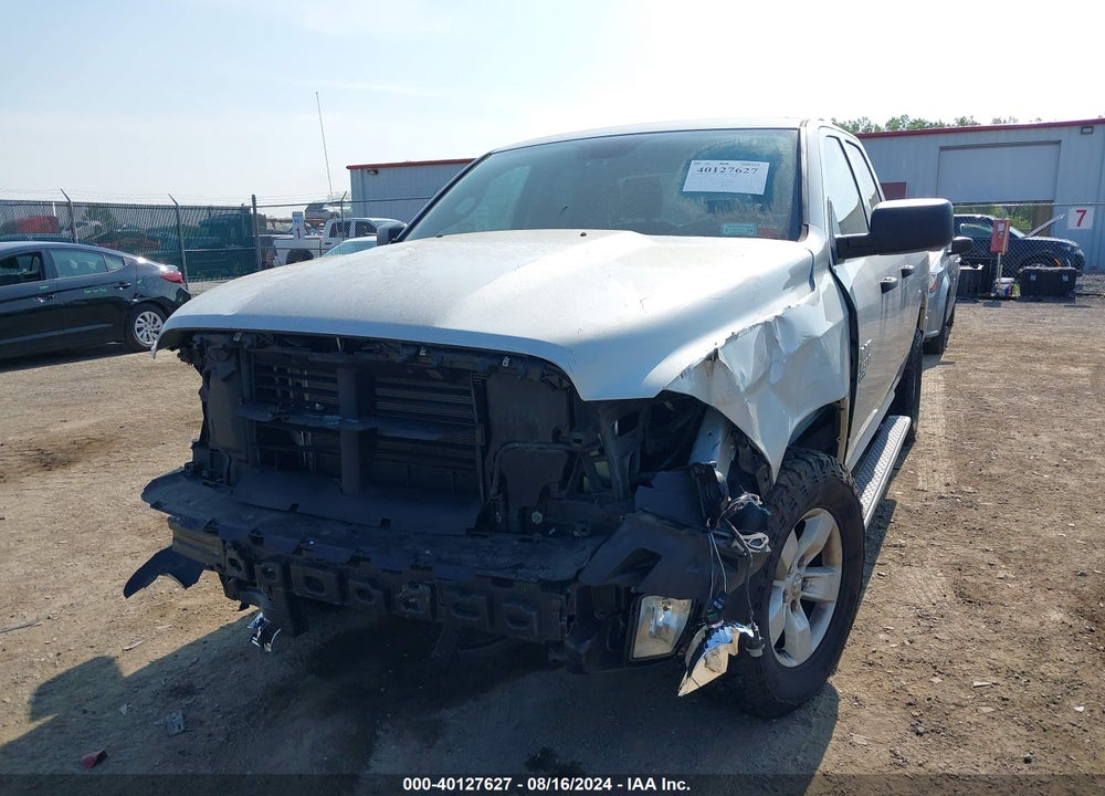 2019 RAM 1500 CLASSIC EXPRESS QUAD CAB 4X4 6'4 BOX VIN: 1C6RR7FG2KS517387