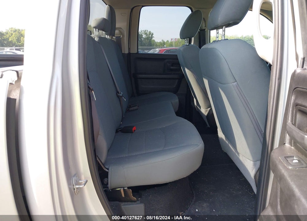 2019 RAM 1500 CLASSIC EXPRESS QUAD CAB 4X4 6'4 BOX VIN: 1C6RR7FG2KS517387