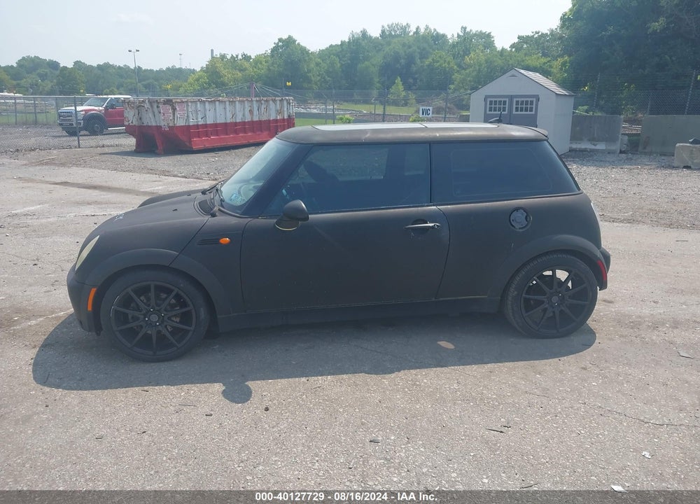 2006 MINI COOPER VIN: WMWRC33576TK65011