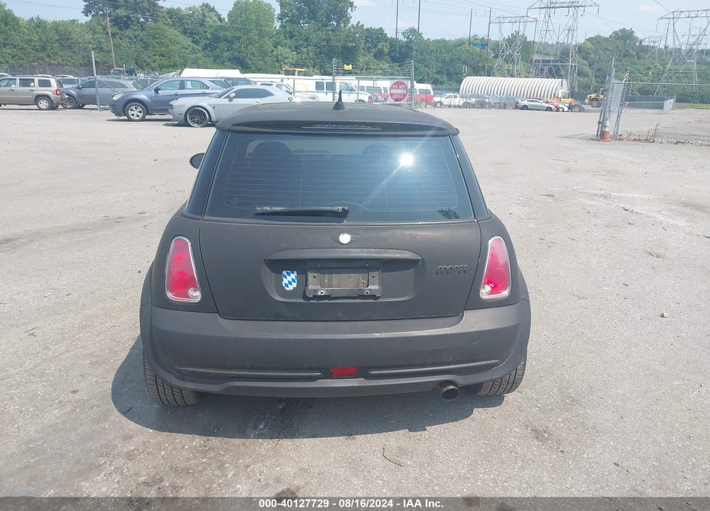 2006 MINI COOPER VIN: WMWRC33576TK65011
