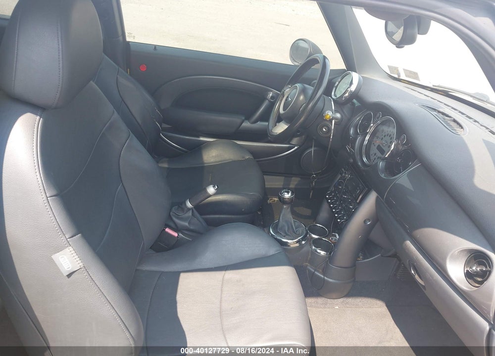 2006 MINI COOPER VIN: WMWRC33576TK65011