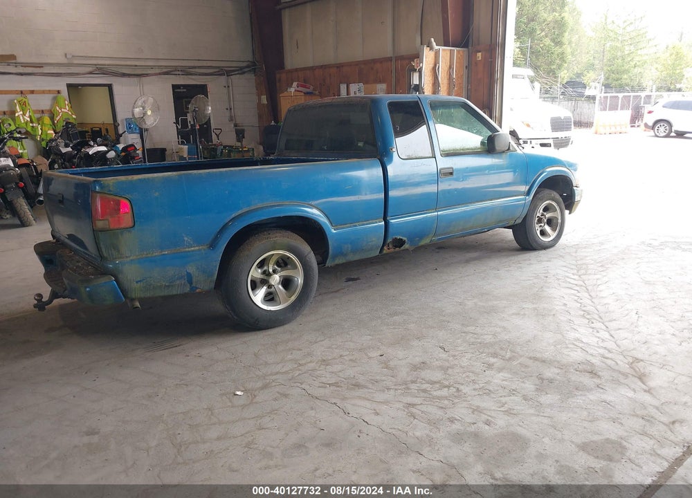 2002 CHEVROLET S-10 LS VIN: 1GCCS19W028141952