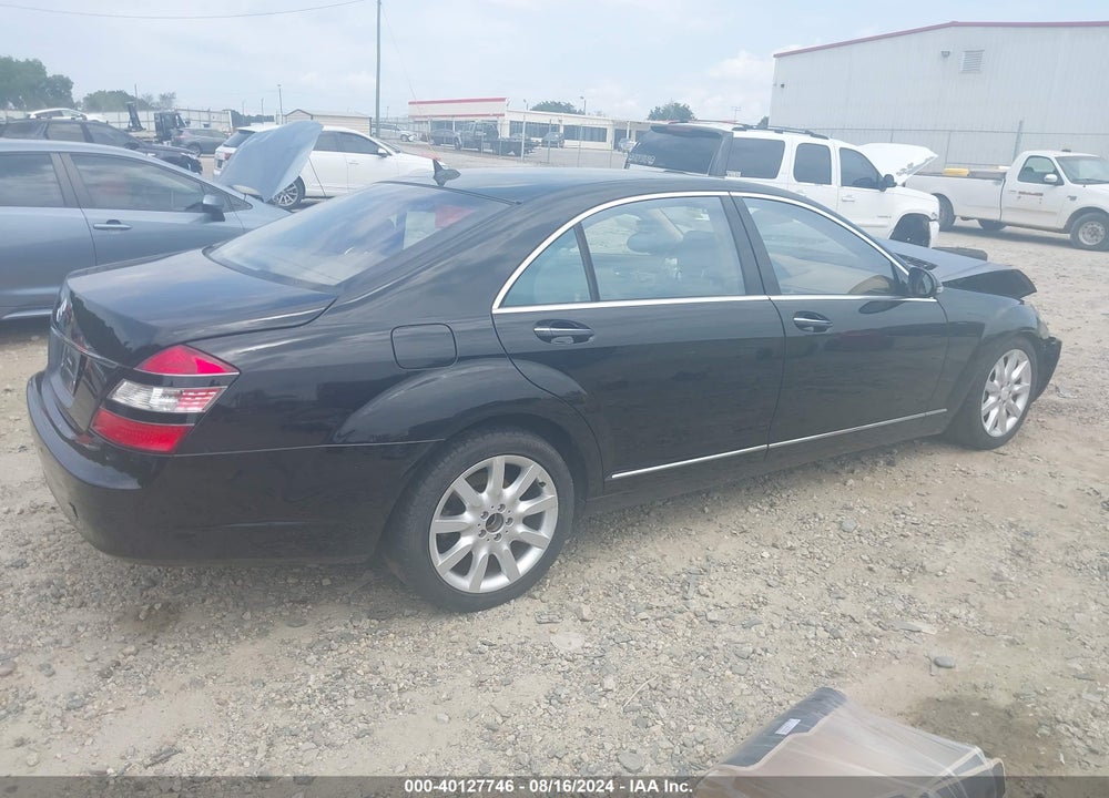 2008 MERCEDES-BENZ S 550 VIN: WDDNG71X28A156932