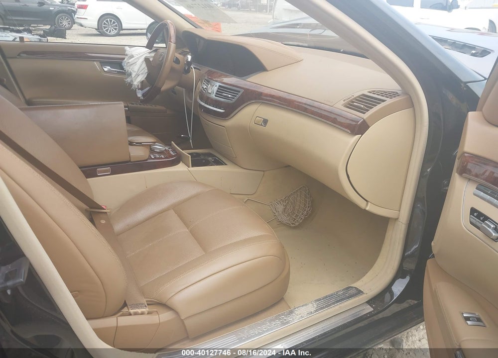 2008 MERCEDES-BENZ S 550 VIN: WDDNG71X28A156932