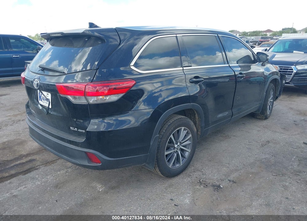 2019 TOYOTA HIGHLANDER XLE VIN: 5TDJZRFH8KS713305