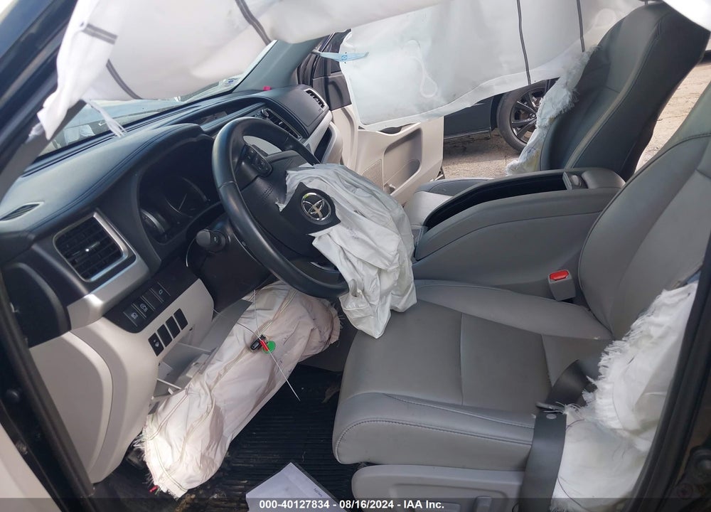 2019 TOYOTA HIGHLANDER XLE VIN: 5TDJZRFH8KS713305