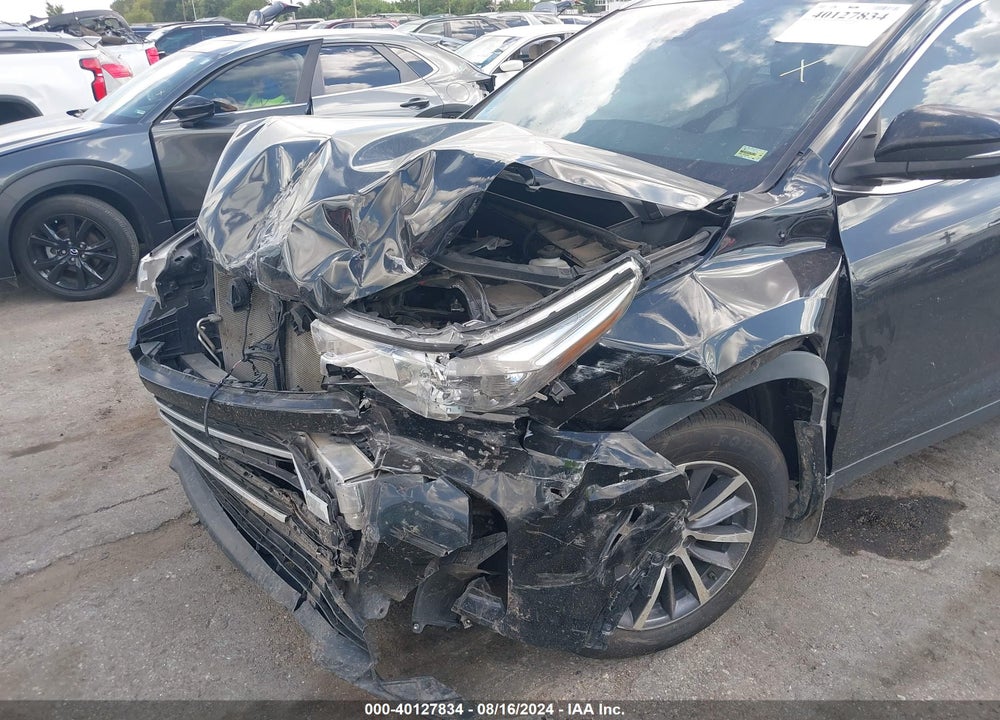 2019 TOYOTA HIGHLANDER XLE VIN: 5TDJZRFH8KS713305
