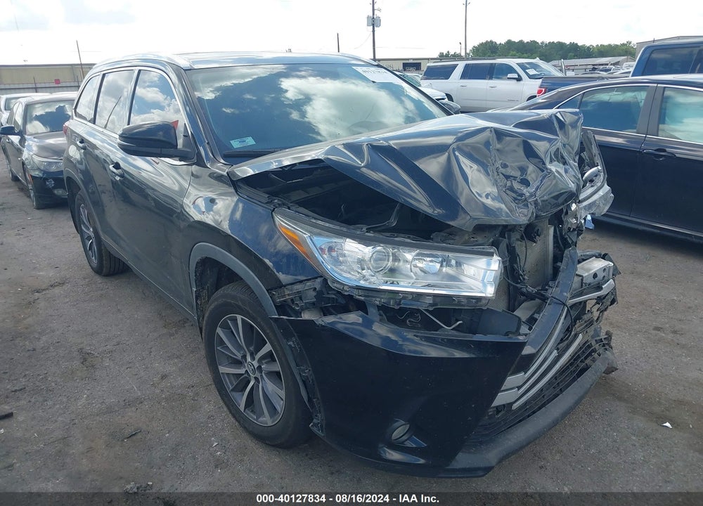 2019 TOYOTA HIGHLANDER XLE VIN: 5TDJZRFH8KS713305