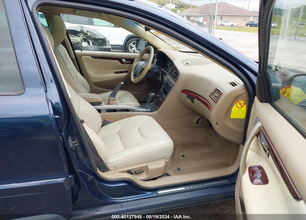 2004 VOLVO XC70 2.5T VIN: YV1SZ59H041139883