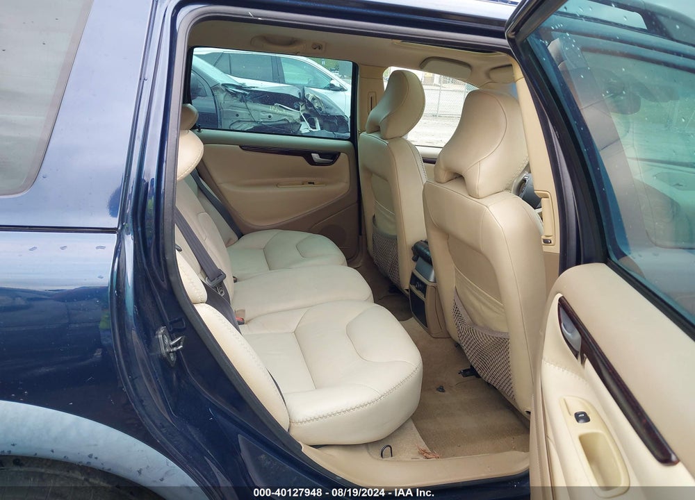 2004 VOLVO XC70 2.5T VIN: YV1SZ59H041139883