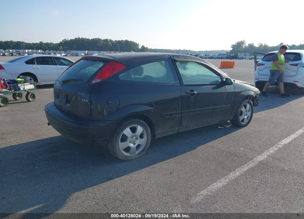2005 FORD FOCUS ZX3 VIN: 3FAFP31N85R106761