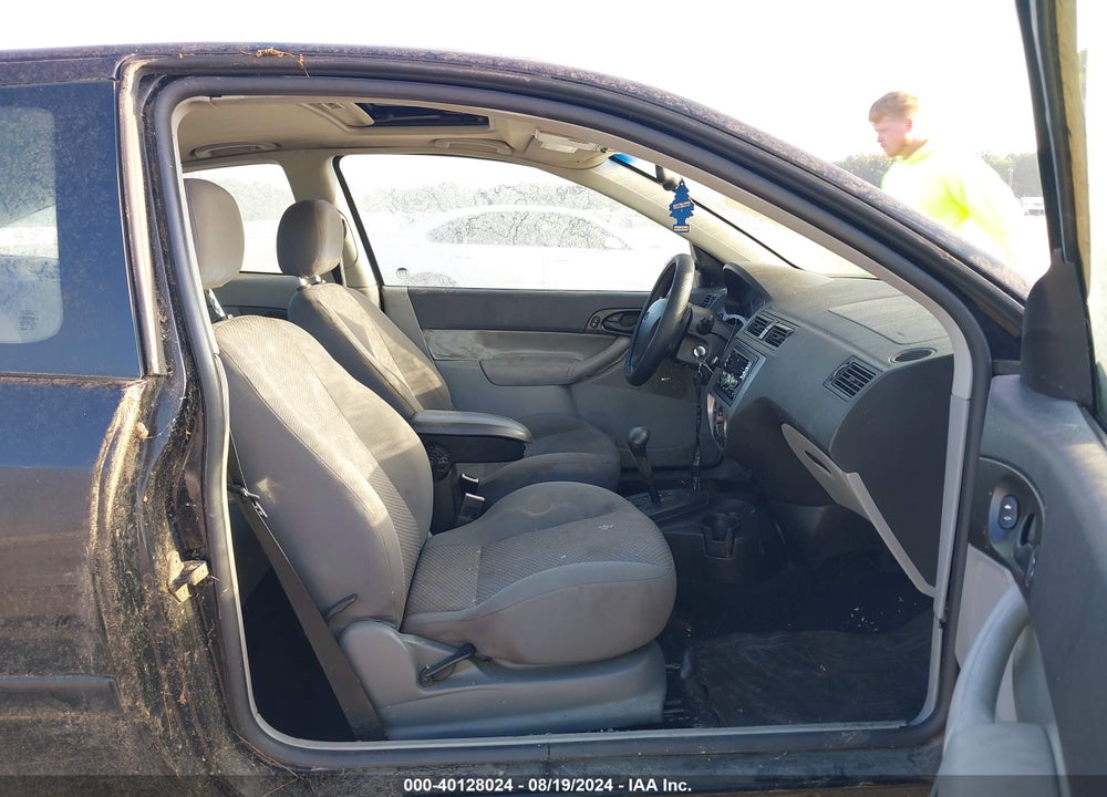 2005 FORD FOCUS ZX3 VIN: 3FAFP31N85R106761