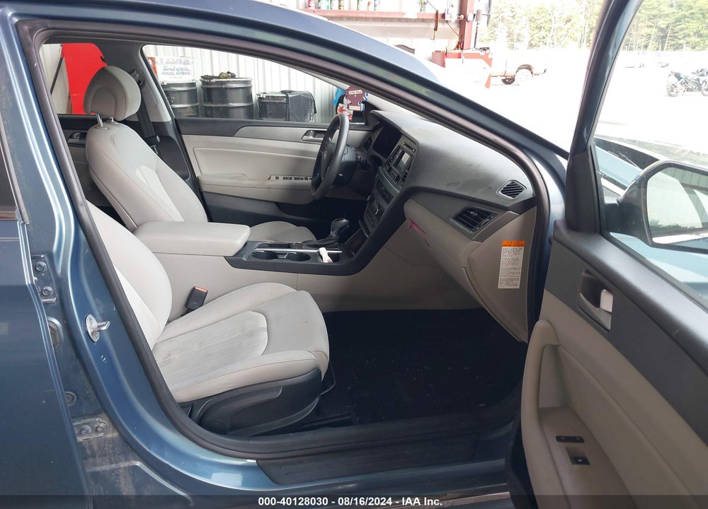 2016 HYUNDAI SONATA HYBRID VIN: KMHE24L12GA015417