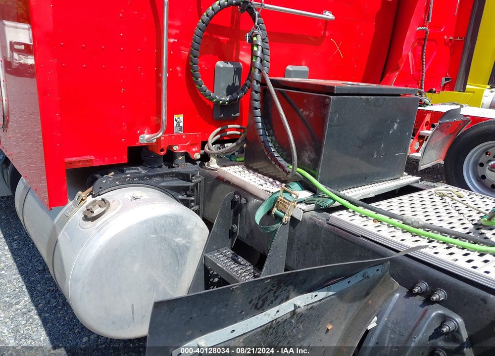 2016 PETERBILT 579 VIN: 1XPBDP9X0GD300936