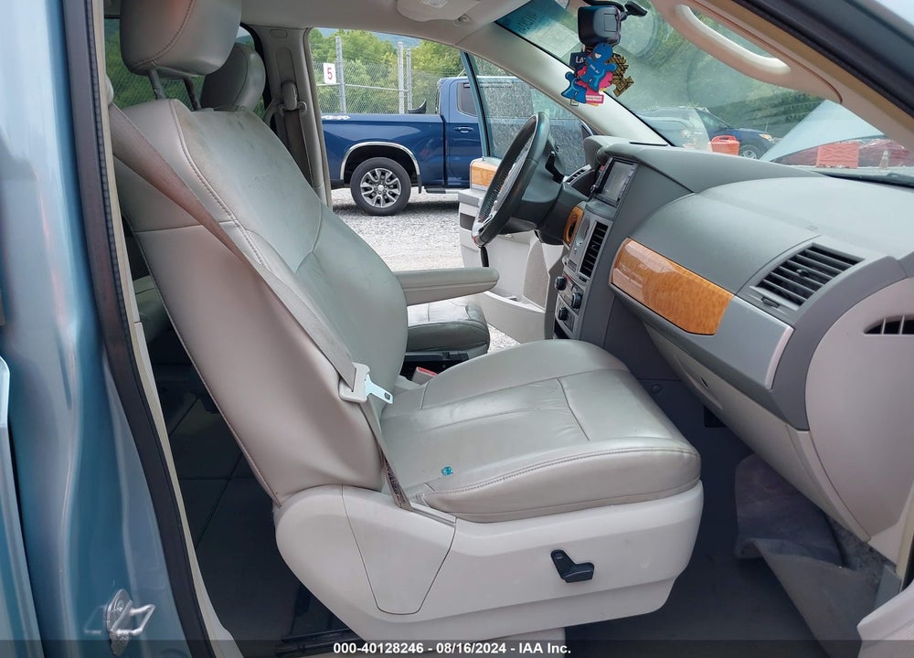 2008 CHRYSLER TOWN & COUNTRY LIMITED VIN: 2A8HR64X68R607114