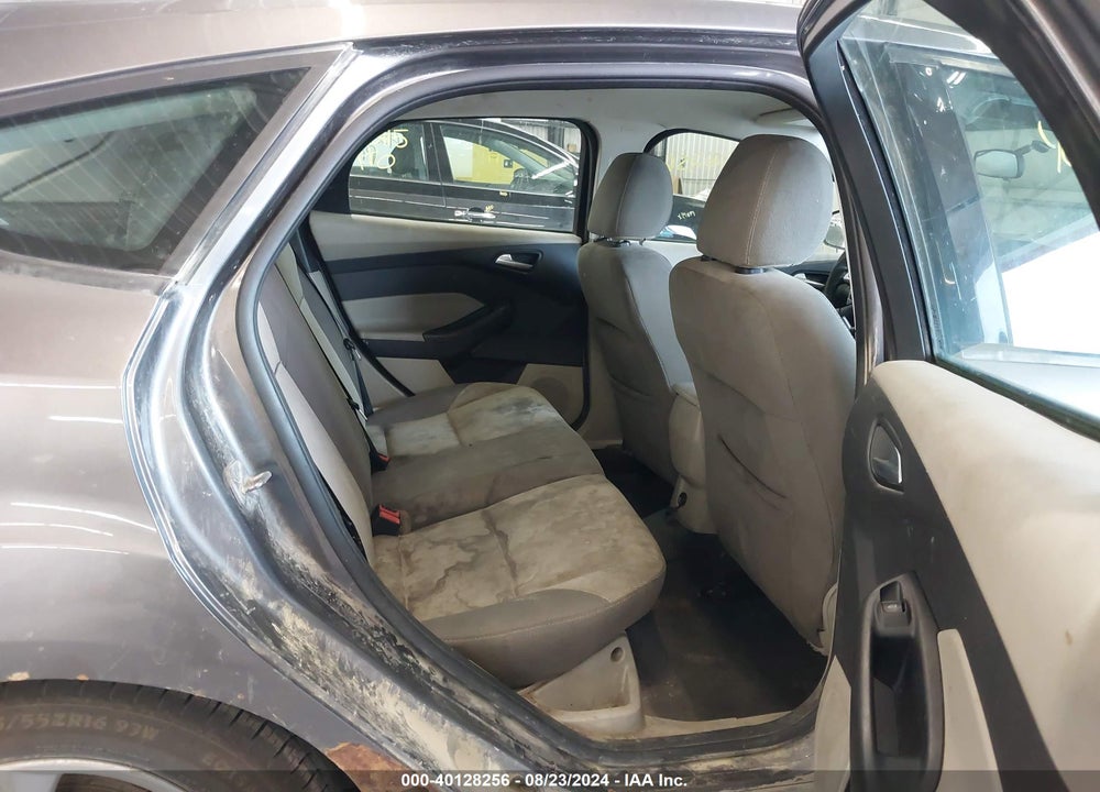 2014 FORD FOCUS SE VIN: 1FADP3K28EL281621