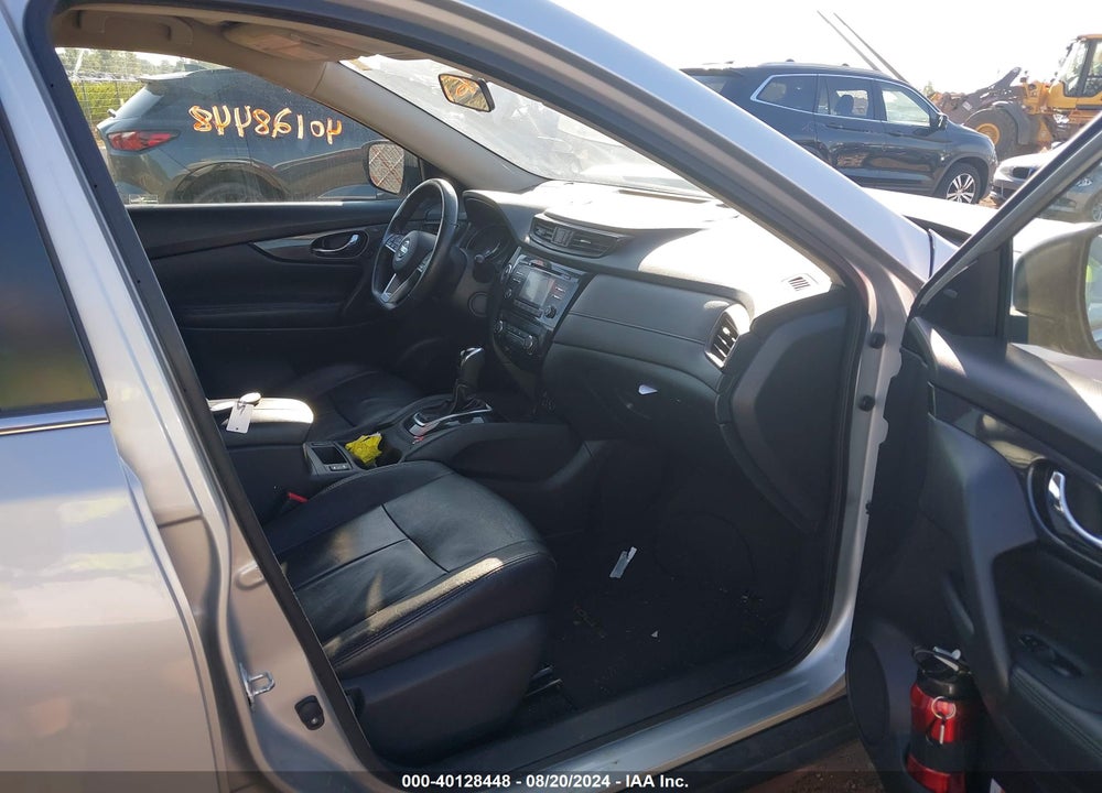 2017 NISSAN ROGUE SV VIN: KNMAT2MV3HP564628