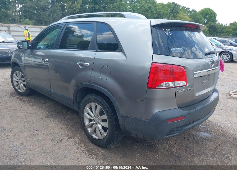 2011 KIA SORENTO EX V6 VIN: 5XYKUDA26BG058583
