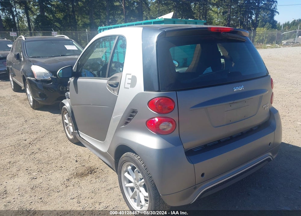 2016 SMART FORTWO ELECTRIC DRIVE PASSION VIN: WMEEJ9AA4GK844721
