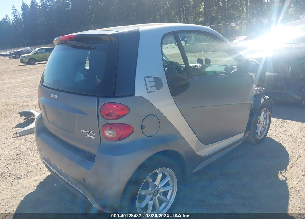 2016 SMART FORTWO ELECTRIC DRIVE PASSION VIN: WMEEJ9AA4GK844721