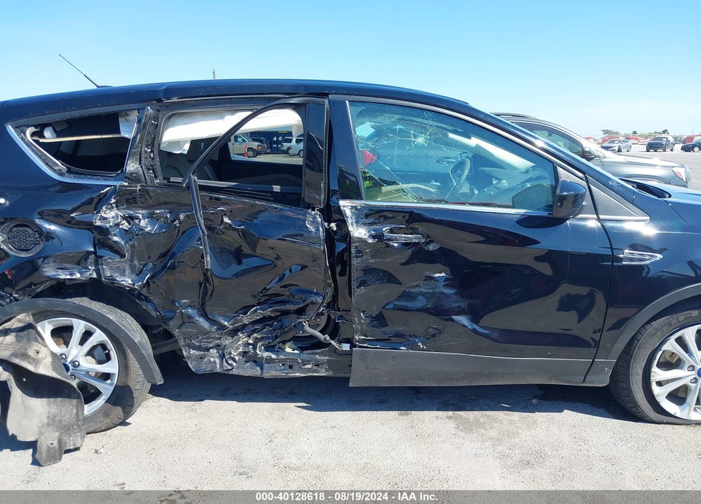 2017 FORD ESCAPE SE VIN: 1FMCU0G9XHUC52750