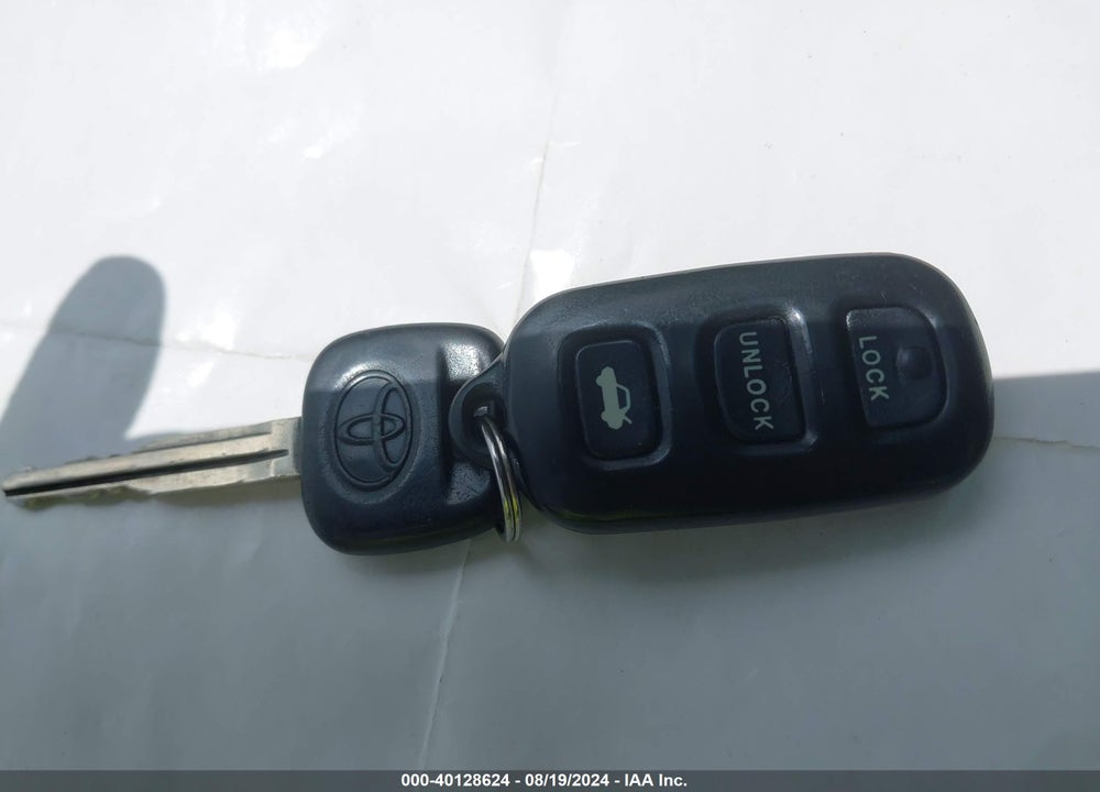 2003 TOYOTA CAMRY LE VIN: JTDBE32K430158131