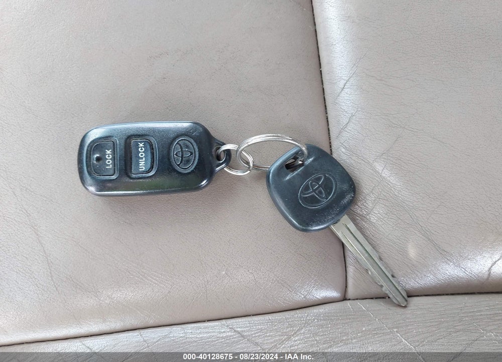 2000 TOYOTA SIENNA XLE VIN: 4T3ZF13C2YU255774