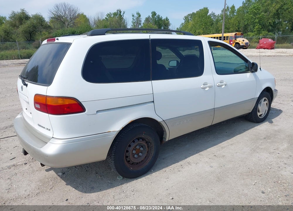 2000 TOYOTA SIENNA XLE VIN: 4T3ZF13C2YU255774