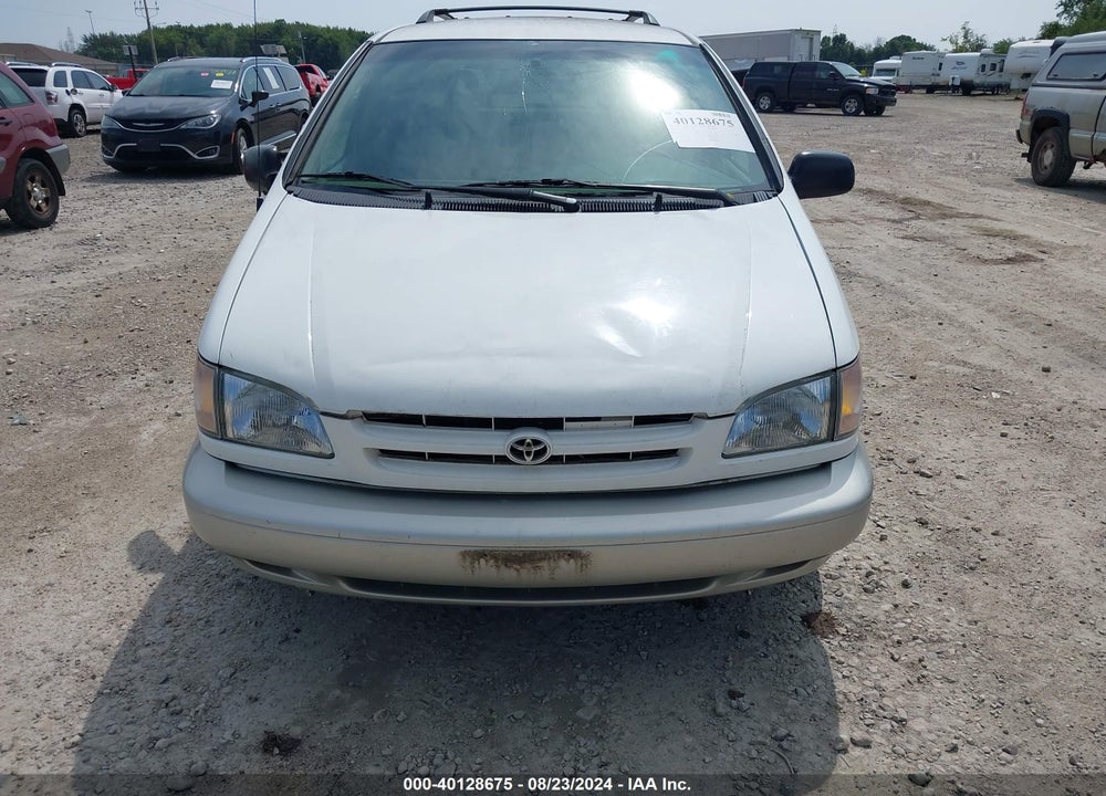 2000 TOYOTA SIENNA XLE VIN: 4T3ZF13C2YU255774