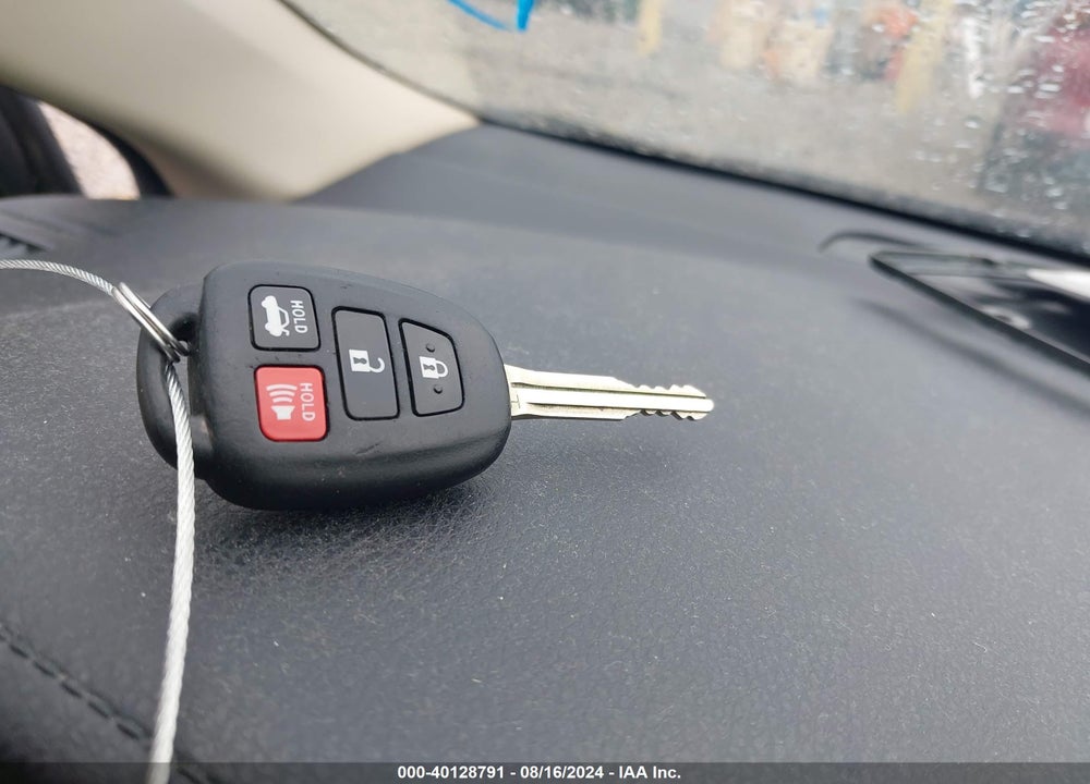2014 TOYOTA COROLLA LE VIN: 2T1BURHE0EC113736