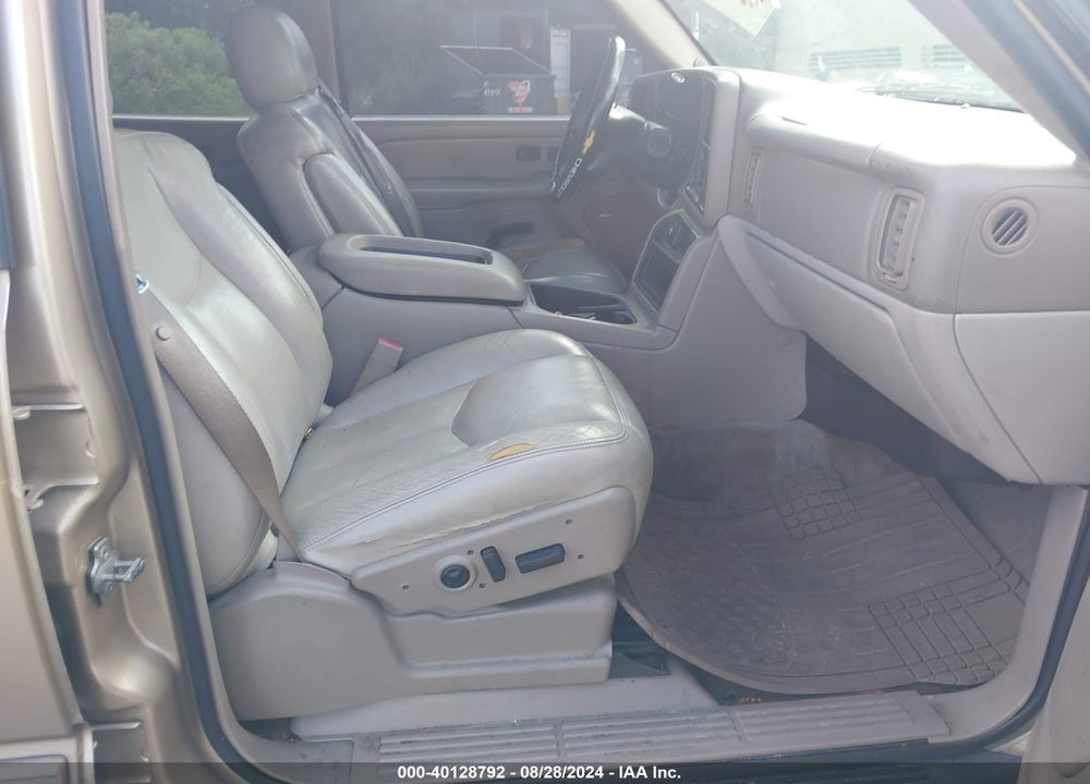 2005 CHEVROLET TAHOE LT VIN: 1GNEK13T05J121535