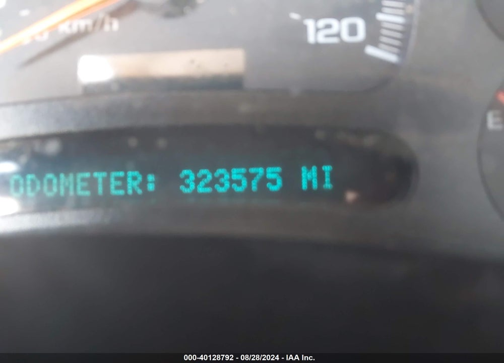 2005 CHEVROLET TAHOE LT VIN: 1GNEK13T05J121535