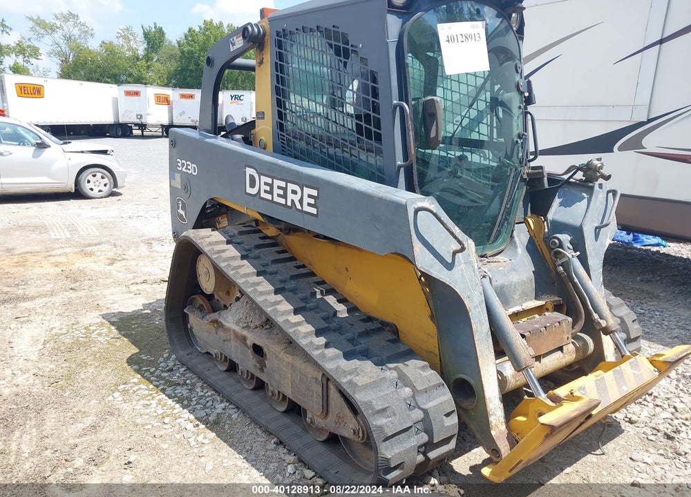 2009 JOHN DEERE SKID STEER VIN: 323DK180080